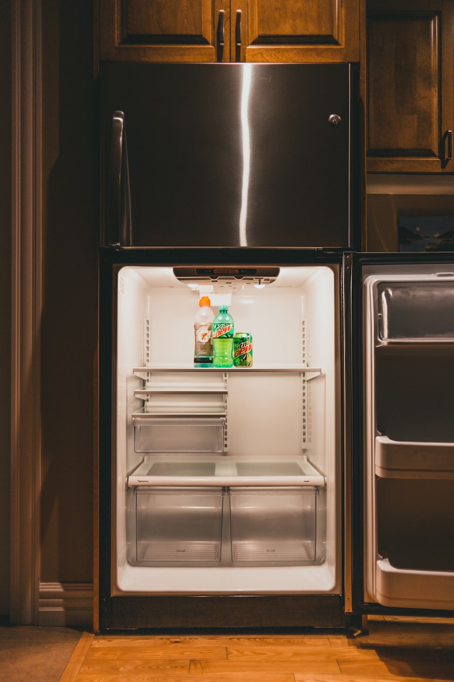 Double door commercial fridge for retail and food service
